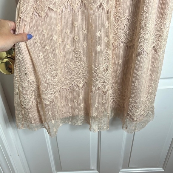 ASTR Blush Pink Lace Overlay Shift Dress Size Small - Picture 9 of 13